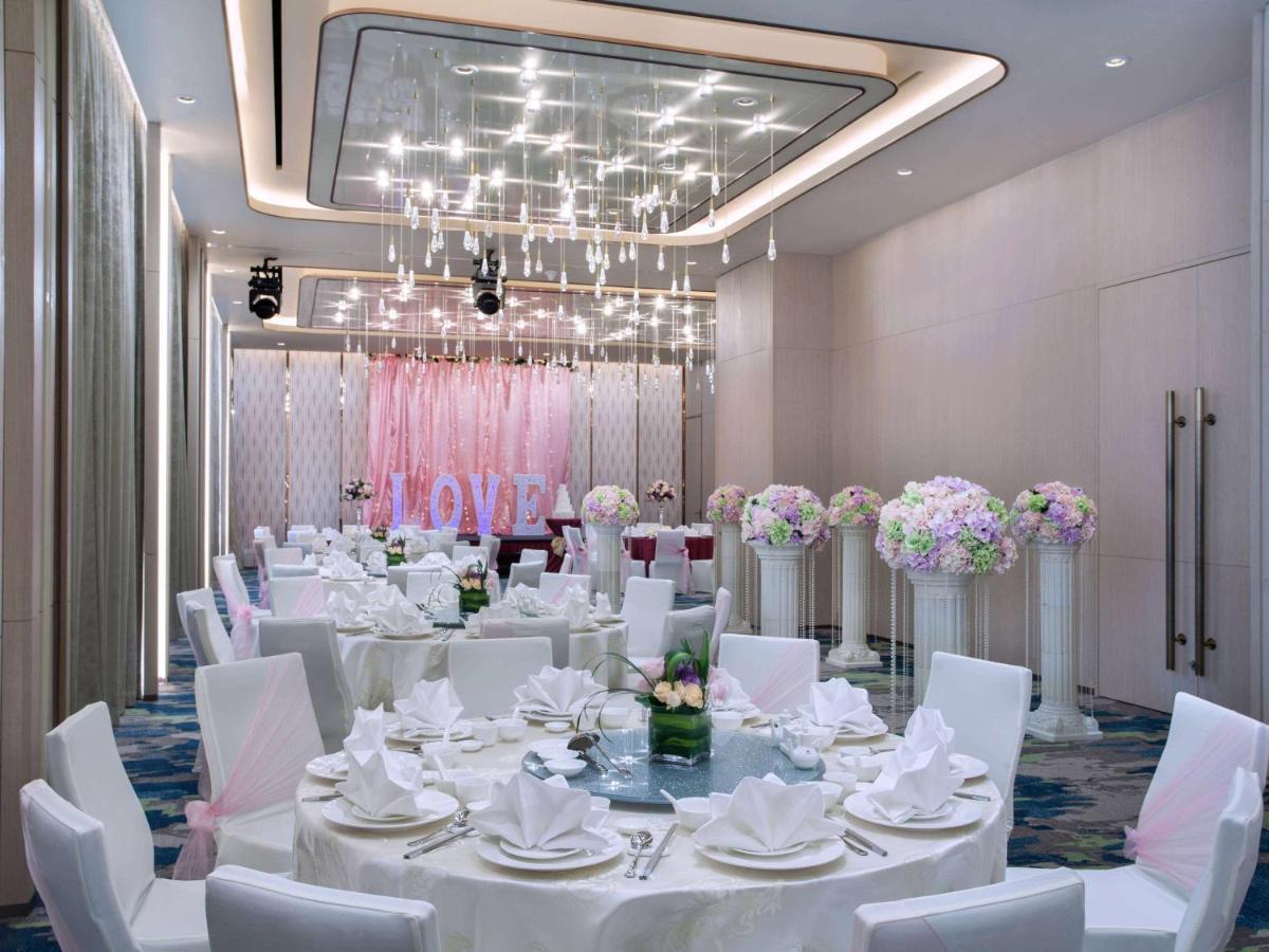 Mercure Singapore Bugis Exterior photo