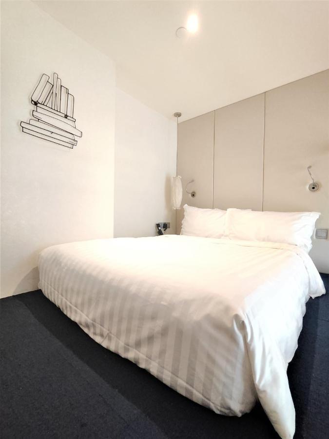 Mercure Singapore Bugis Exterior photo