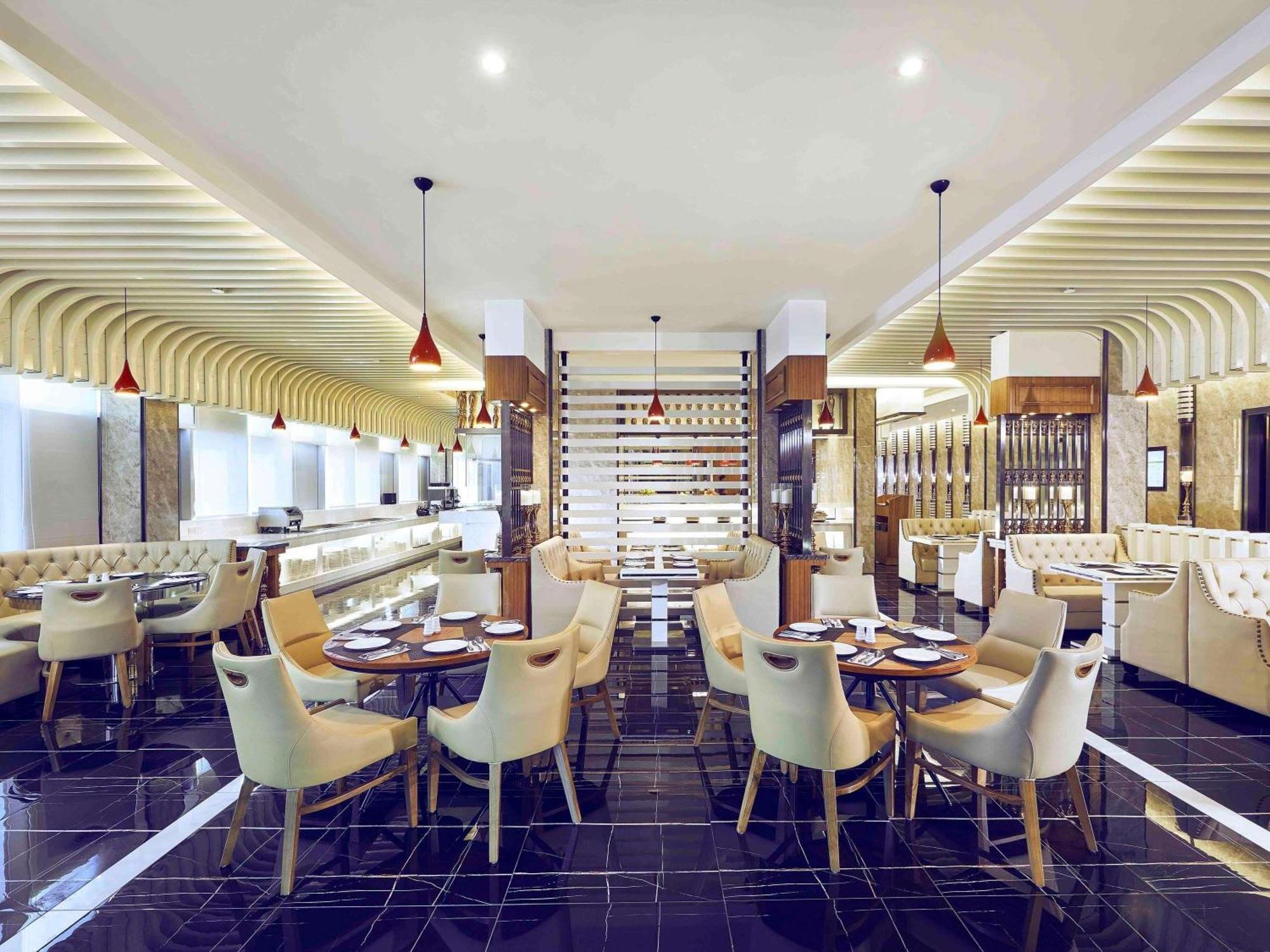 Mercure Singapore Bugis Exterior photo