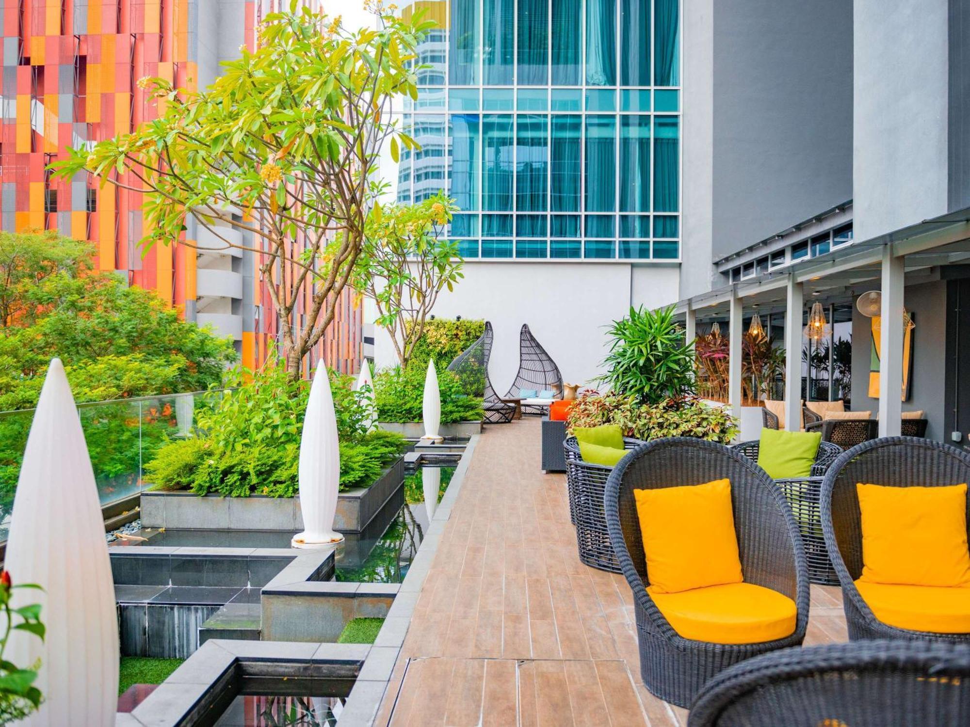 Mercure Singapore Bugis Exterior photo