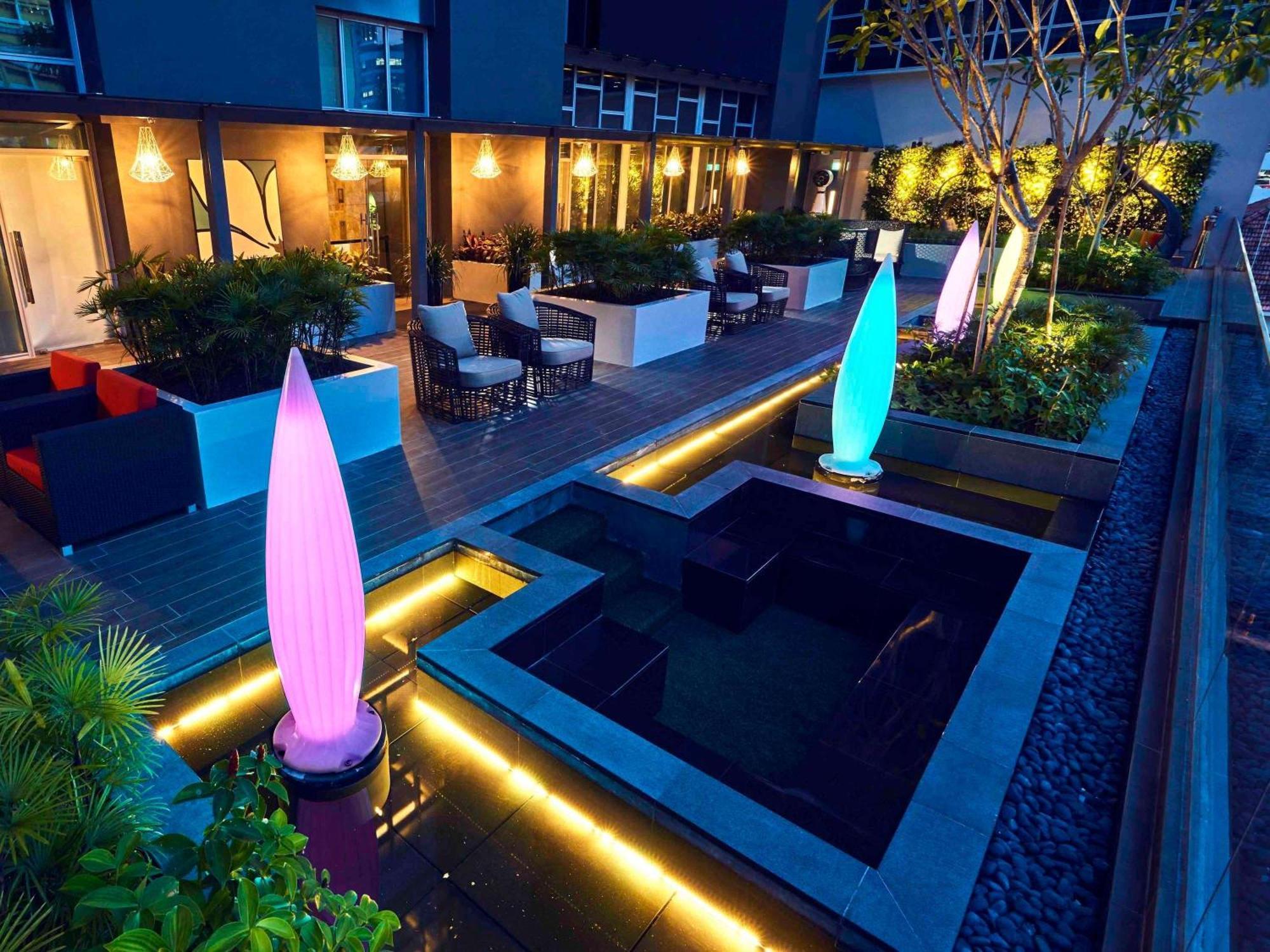 Mercure Singapore Bugis Exterior photo