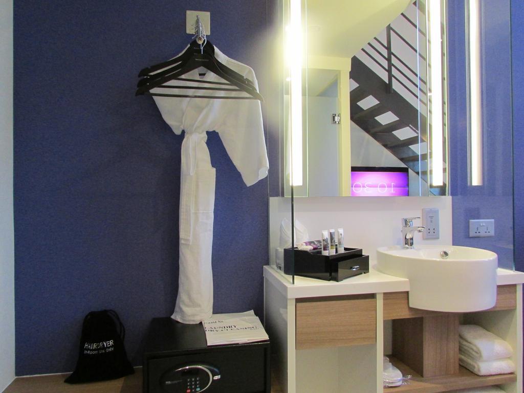Mercure Singapore Bugis Exterior photo